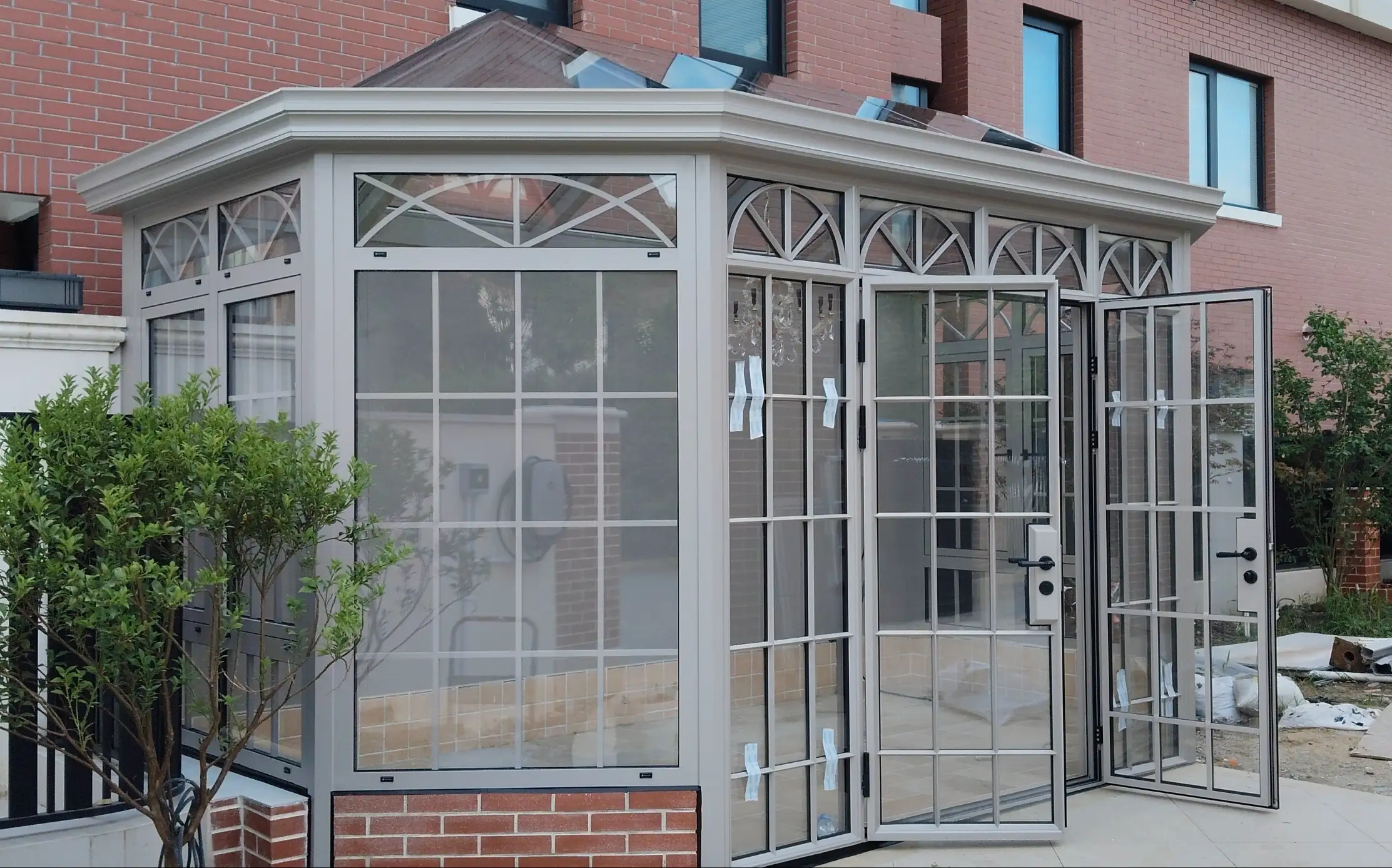 French Sunroom Brick Courtyard - Photo 1