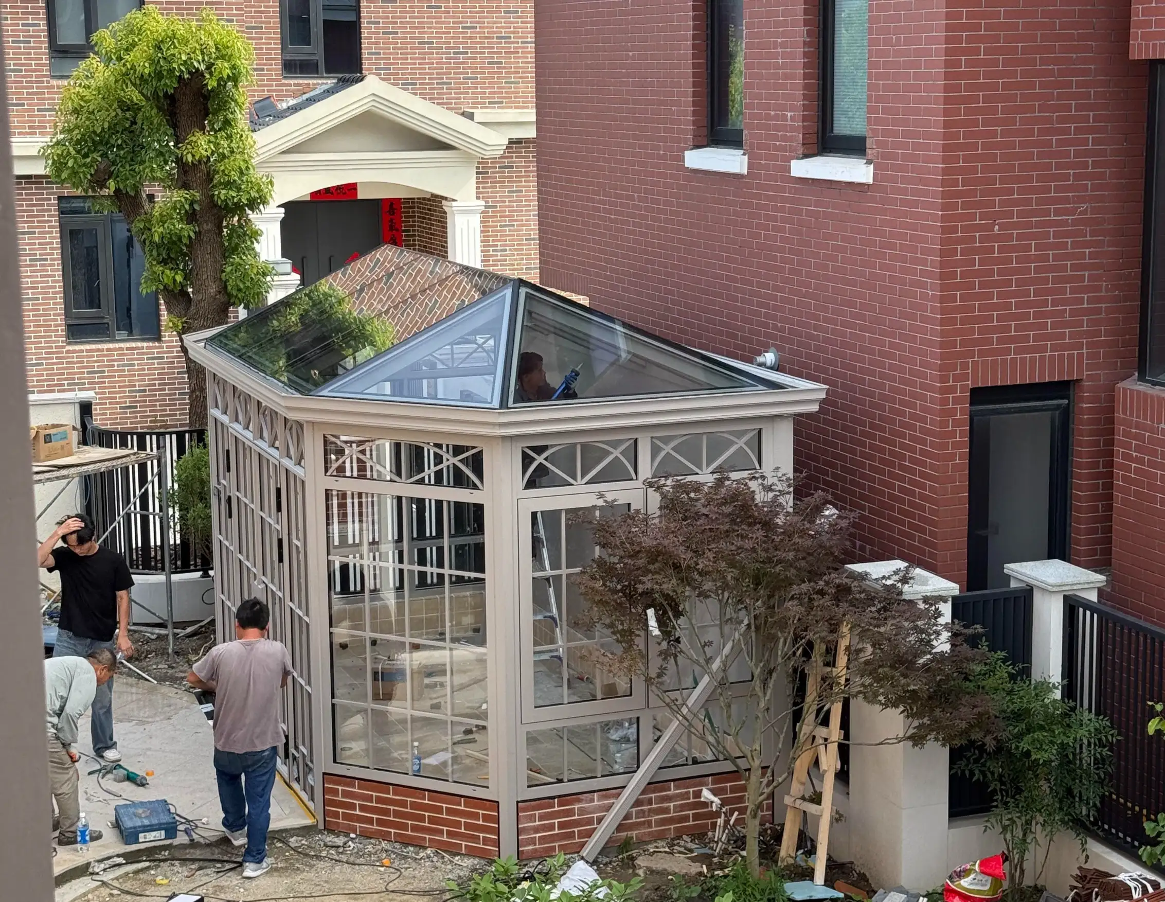 French Sunroom Brick Courtyard - Photo 2